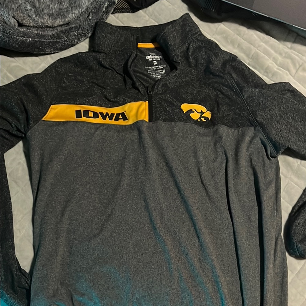 Colosseum Gray and Yellow Pullover